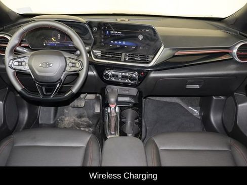 Used 2025 Chevrolet Trax RS w/ Sunroof Package FWD image 13