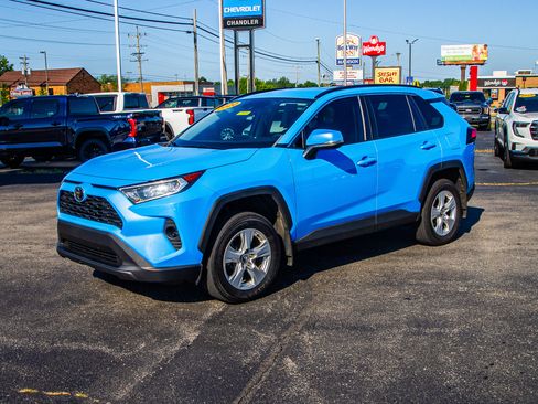 Used 2020 Toyota RAV4 XLE w/ XLE Grade Weather Package AWD/4WD image 3