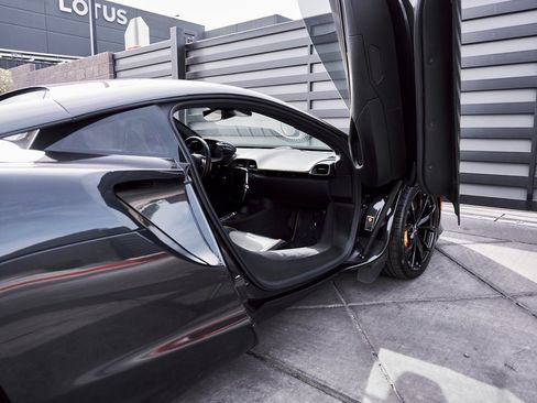 Used 2023 McLaren Artura image 27