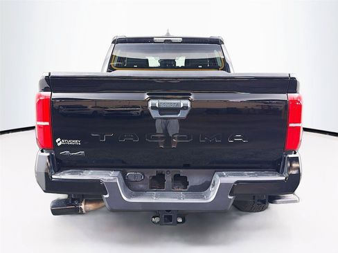 Used 2024 Toyota Tacoma TRD Off-Road AWD/4WD image 10