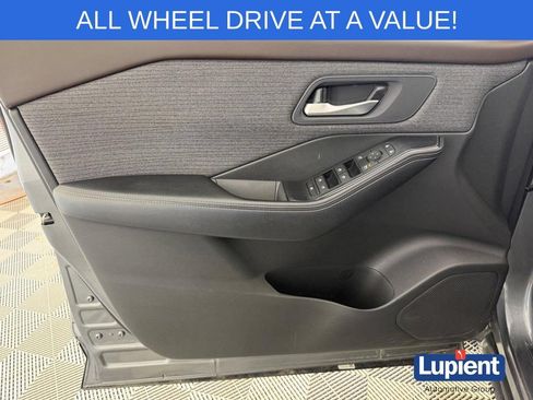Used 2023 Nissan Rogue SV AWD/4WD image 19