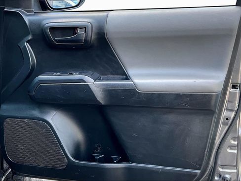 Used 2019 Toyota Tacoma SR AWD/4WD image 23