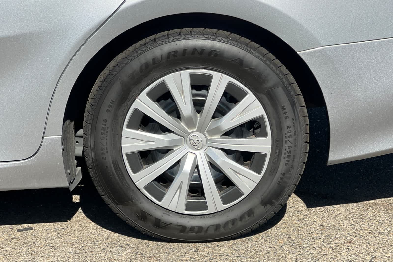 Certified 2022 Toyota Camry LE FWD image 25