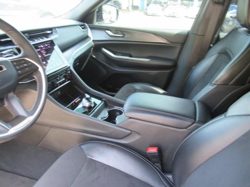 Used 2024 Jeep Grand Cherokee L Altitude RWD image 17