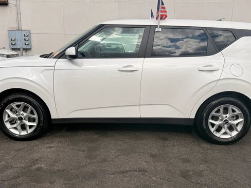 Used 2025 Kia Soul LX w/ LX Technology Package FWD image 10