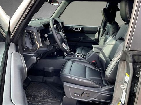 New 2025 Ford Bronco Badlands image 9