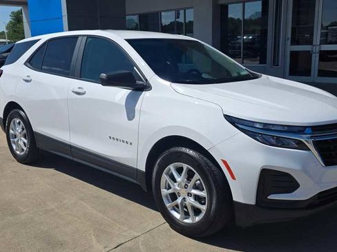 Used 2024 Chevrolet Equinox LS w/ LS Convenience Package FWD image 7