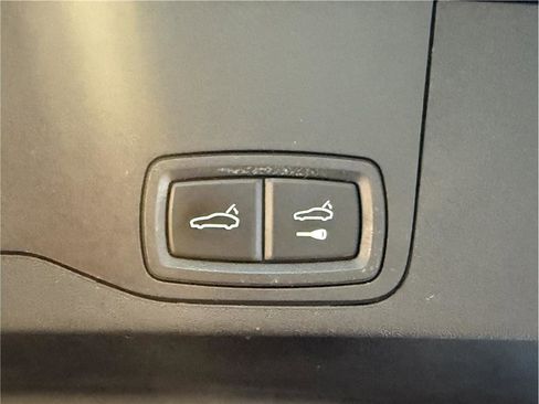 Used 2022 Porsche Taycan Turbo w/ Premium Package image 19