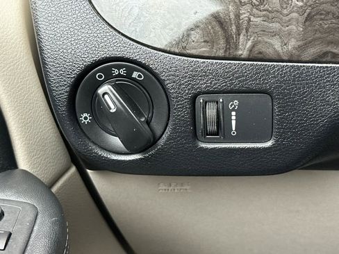 Used 2019 Dodge Grand Caravan SE w/ UConnect Hands-Free Group image 29