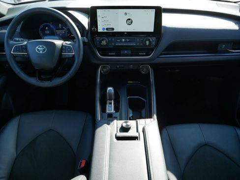 Used 2024 Toyota Grand Highlander AWD Hybrid image 10