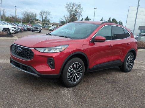 Used 2025 Ford Escape SE w/ Class II Trailer Tow Package image 4