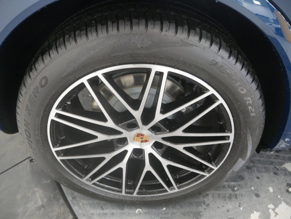 Certified 2026 Porsche Cayenne AWD/4WD image 15