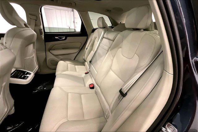 Used 2021 Volvo XC60 T5 Inscription w/ Advanced Package AWD/4WD image 25