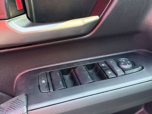 Used 2025 Toyota Tacoma TRD Off-Road AWD/4WD image 15