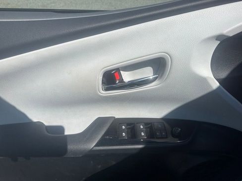 Used 2016 Toyota Prius Four w/ Advanced Technology Package FWD image 19
