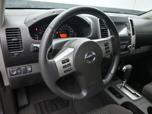 Used 2018 Nissan Frontier SV image 14