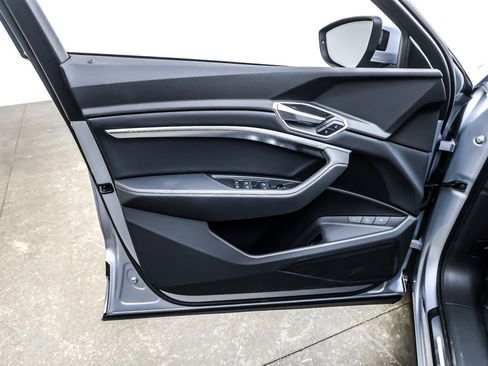 Used 2021 Audi e-tron Premium w/ Convenience Plus Package image 21