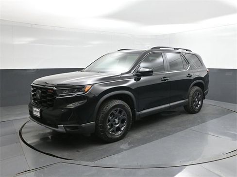 New 2025 Honda Pilot TrailSport image 1