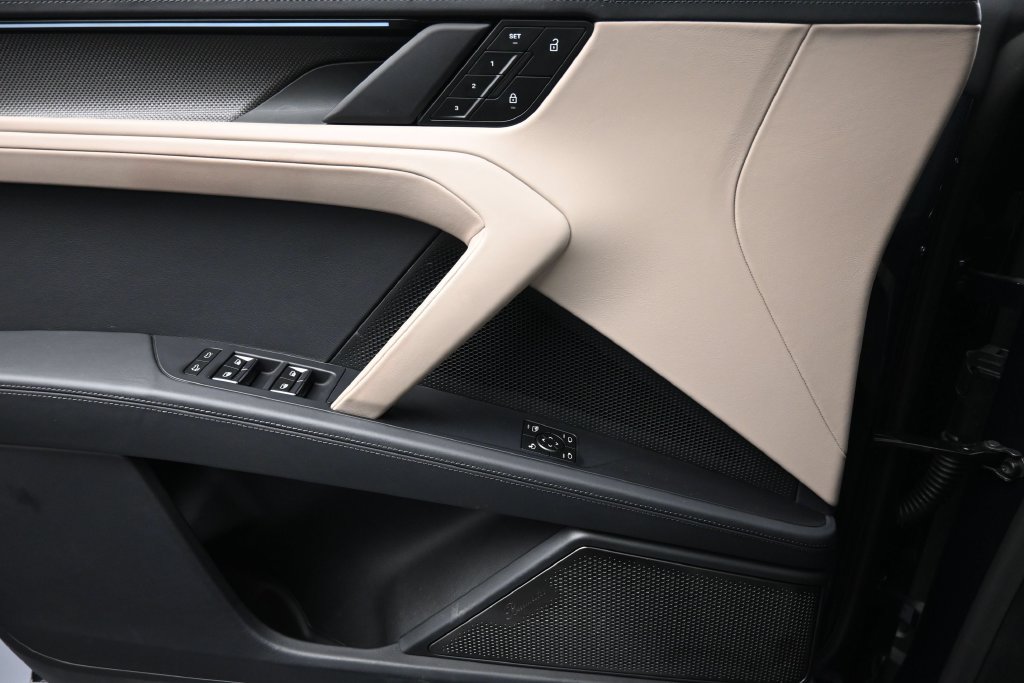 Certified 2026 Porsche Cayenne Turbo AWD/4WD image 24