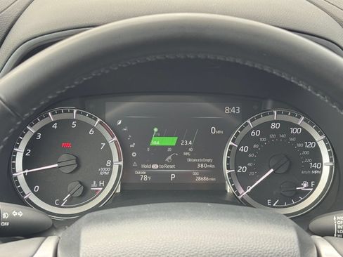 Used 2023 Toyota Highlander XLE AWD/4WD image 14