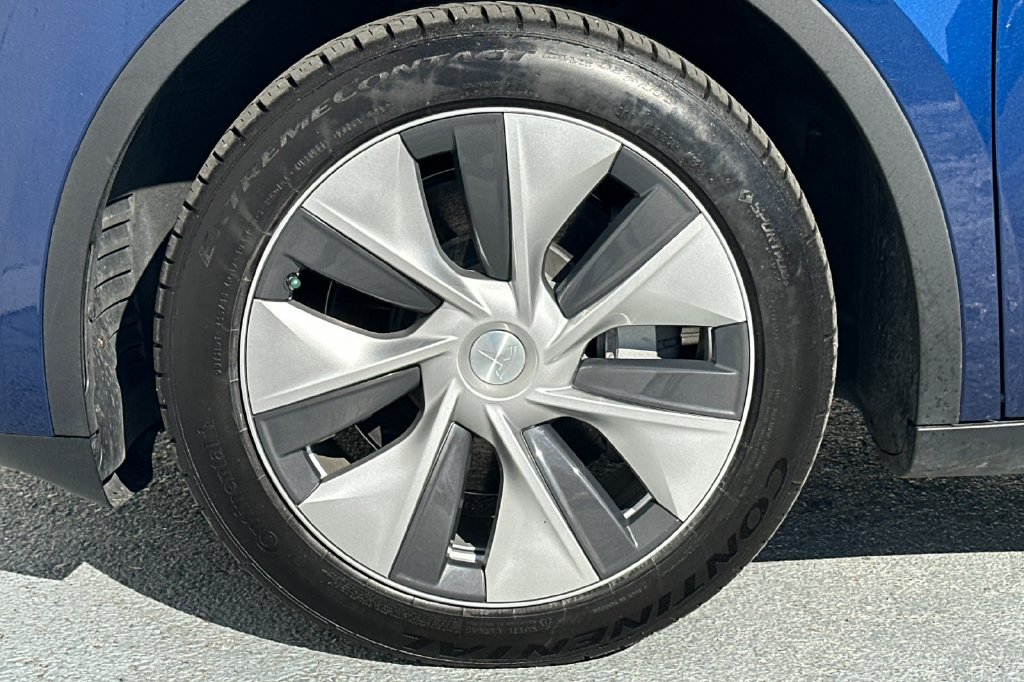 Used 2023 Tesla Model Y 2WD image 25