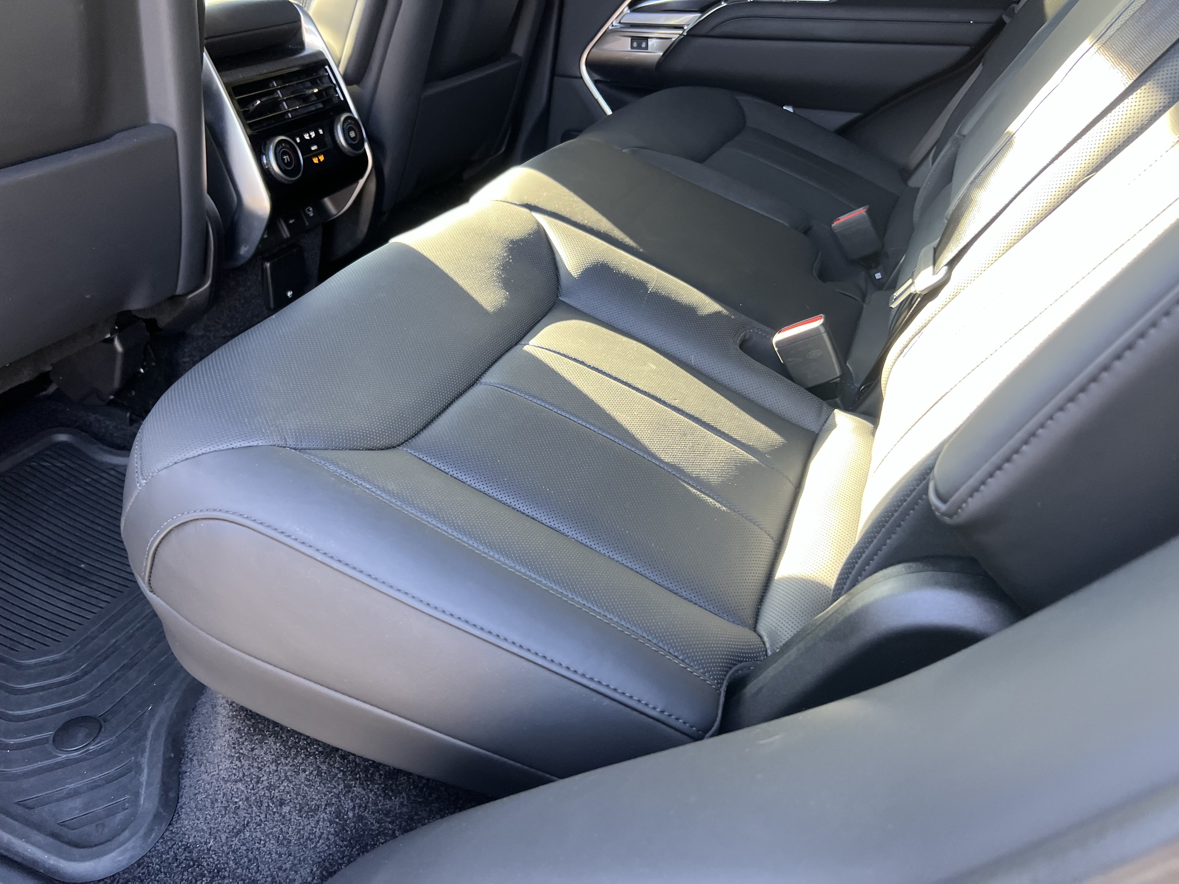 Used 2024 Land Rover Range Rover SE AWD/4WD image 32