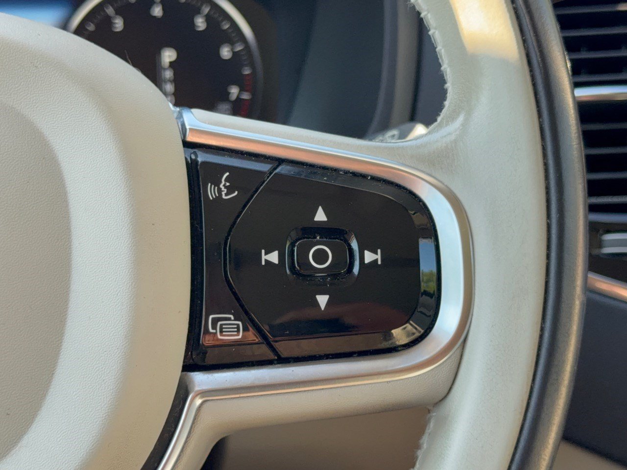 Used 2016 Volvo XC90 T6 Inscription w/ Vision Package AWD/4WD image 19