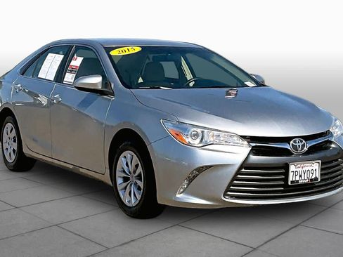 Used 2015 Toyota Camry LE FWD image 2