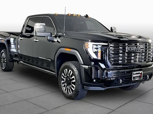 Used 2025 GMC Sierra 3500 Denali Ultimate AWD/4WD image 3