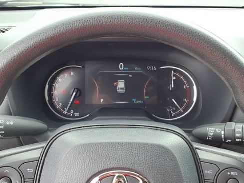 Used 2025 Toyota RAV4 XLE FWD image 20