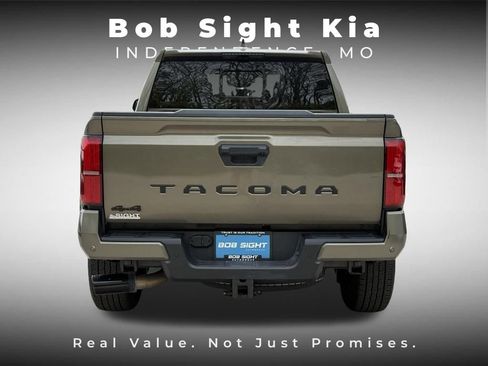 Used 2025 Toyota Tacoma TRD Sport w/ TRD Sport Premium Package image 13