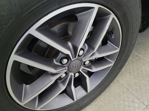 Used 2020 Jeep Grand Cherokee Limited w/ Luxury Group II image 31