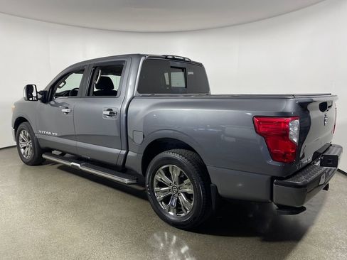 Used 2019 Nissan Titan SV w/ SV Convenience Package image 5