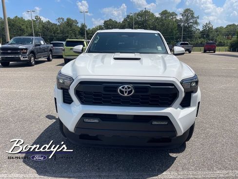 Used 2025 Toyota Tacoma TRD Sport RWD image 2