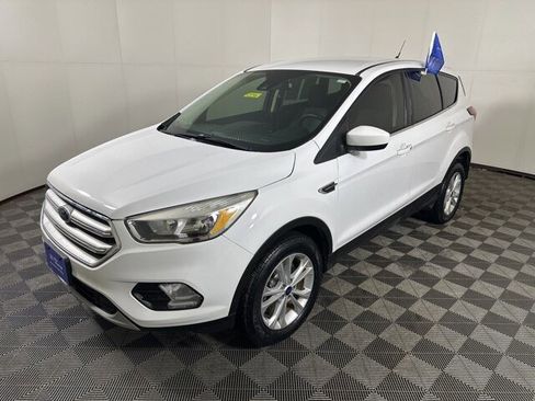 Certified 2019 Ford Escape SE image 3