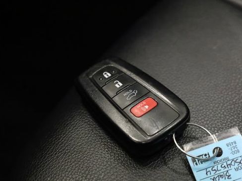 Used 2023 Toyota Highlander XLE image 38