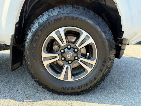 Used 2016 Toyota Tacoma TRD Sport w/ Towing Package image 39