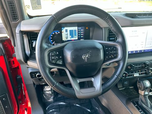 Used 2024 Ford Bronco Wildtrak image 14