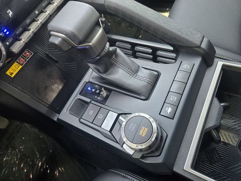 Used 2025 Toyota Tacoma Limited AWD/4WD image 19