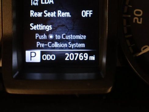 Certified 2023 Toyota Tacoma TRD Off-Road AWD/4WD image 18