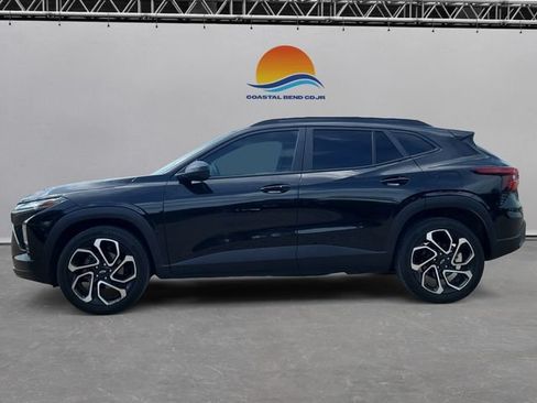 Used 2024 Chevrolet Trax RS w/ Sunroof Package FWD image 8