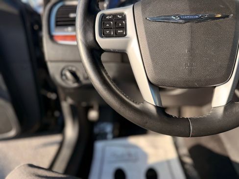 Used 2014 Chrysler 300 image 17