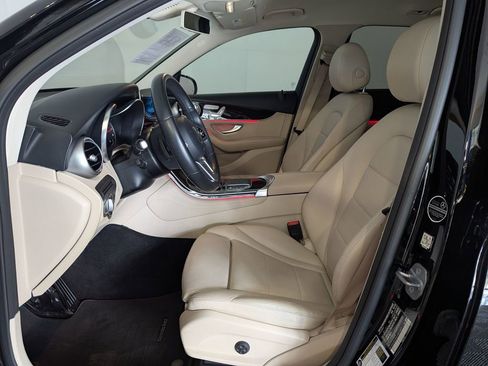 Used 2020 Mercedes-Benz GLC 300 image 4