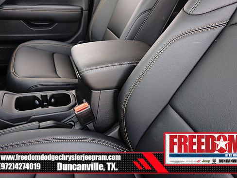 New 2025 Jeep Gladiator Sport image 38