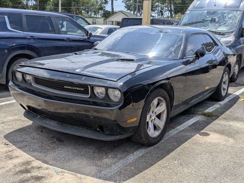 Used 2012 Dodge Challenger SXT RWD image 3
