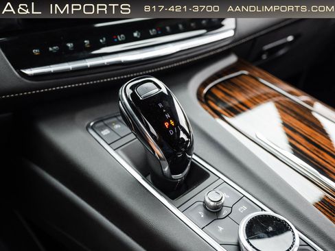 Used 2024 Cadillac Escalade ESV Premium Luxury w/ Performance Package AWD/4WD image 12