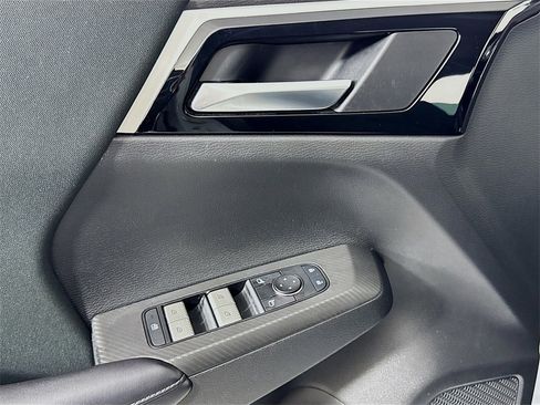 Used 2023 Mitsubishi Outlander ES image 17