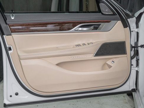 Used 2021 BMW 740i w/ M Sport Package RWD image 10