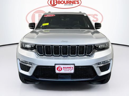 Used 2025 Jeep Grand Cherokee Limited AWD/4WD image 5