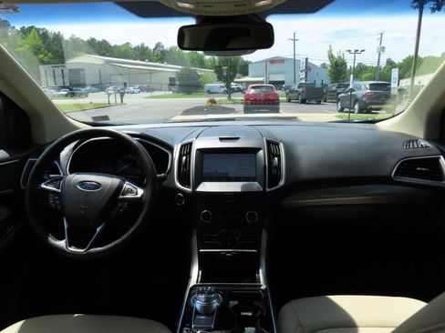Used 2019 Ford Edge SEL w/ Equipment Group 201A FWD image 25